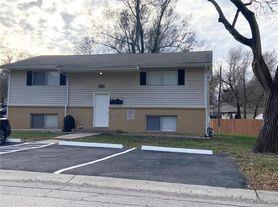 15208 Bellaire Ave, Grandview, MO 64030