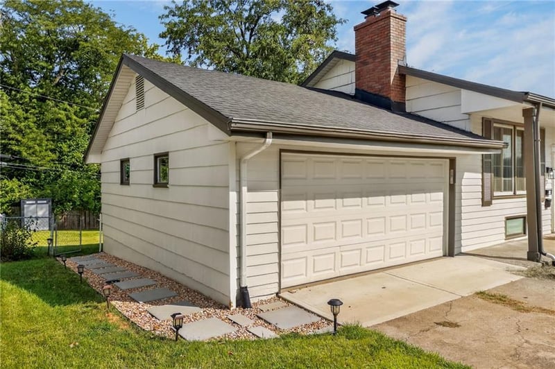 10923 Myrtle Ave, Kansas City, MO 64137