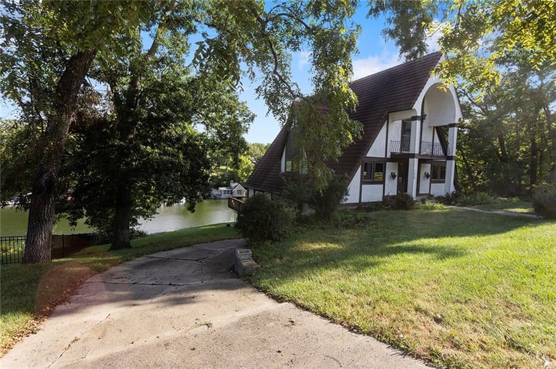 7616 NW Eastside Dr, Weatherby Lake, MO 64152