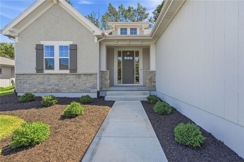 6753 Longview Rd, Shawnee, KS 66218