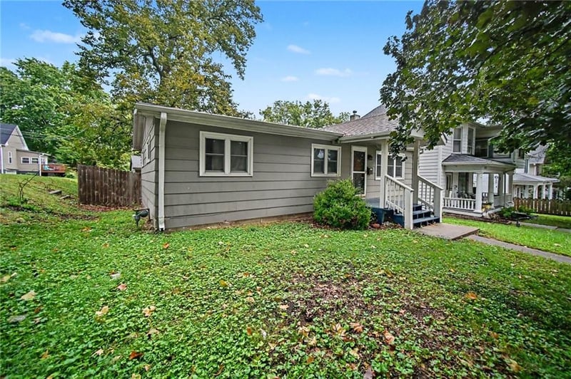 2609 Faraon St, St Joseph, MO 64501