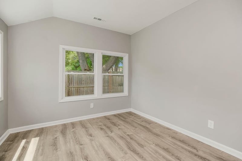 10522 E 6th St S, Independence, MO 64053