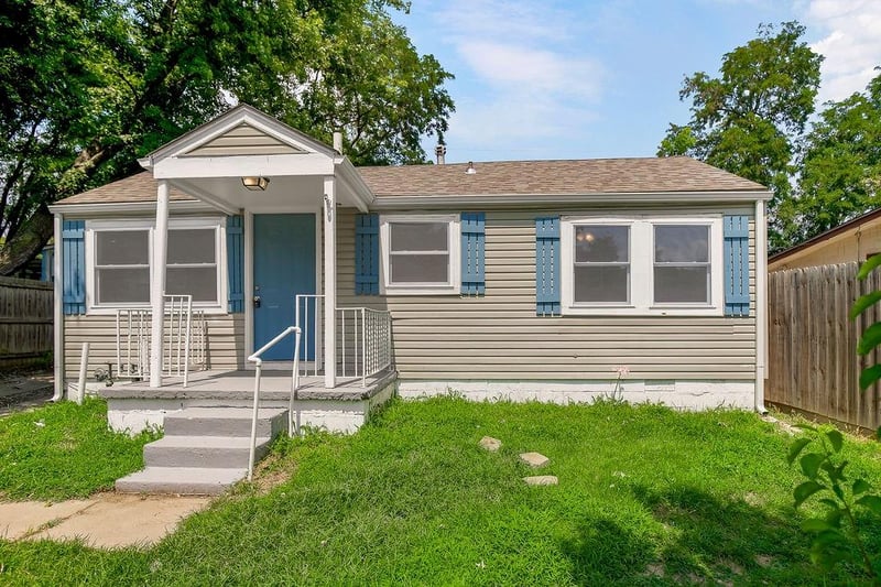 10522 E 6th St S, Independence, MO 64053