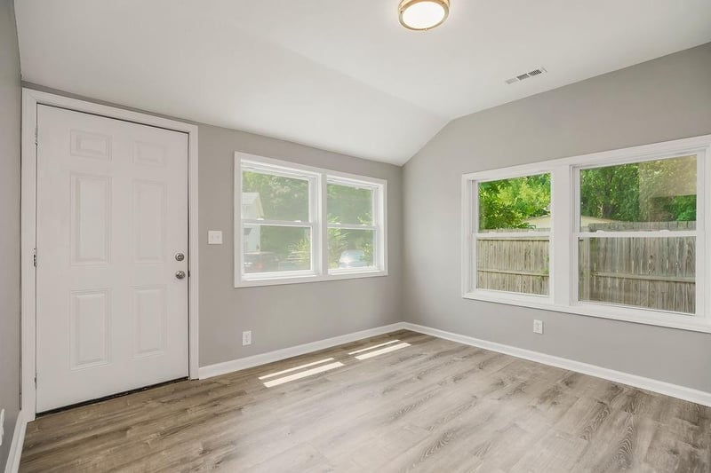 10522 E 6th St S, Independence, MO 64053