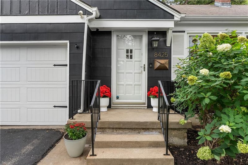 8425 Ward Parkway Pz, Kansas City, MO 64114