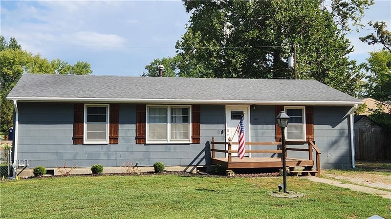 1002 Oakvale Dr, Harrisonville, MO 64701