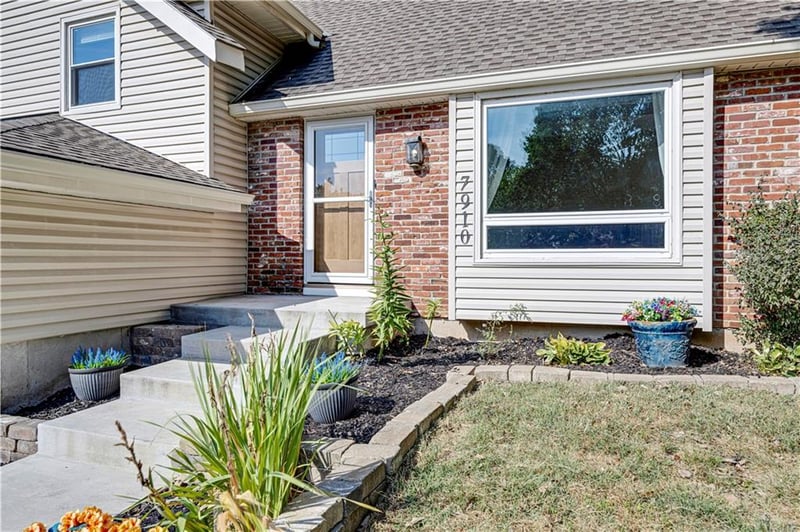 7910 Rene St, Lenexa, KS 66215