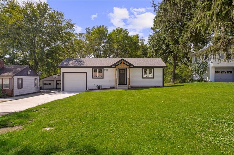 3739 Meadow Ln, Kansas City, MO 64137