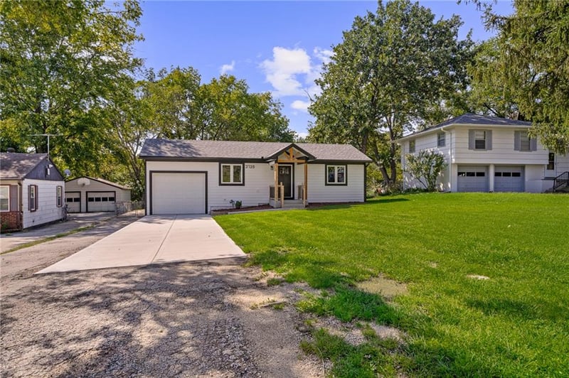 3739 Meadow Ln, Kansas City, MO 64137
