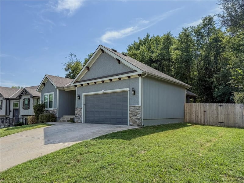 19557 E 14th N St, Independence, MO 64056