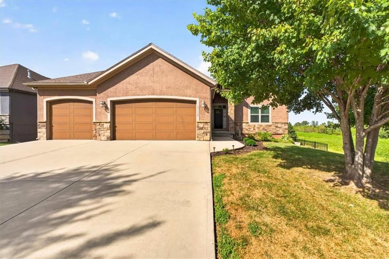 17120 W 197th Pl, Spring Hill, KS 66083