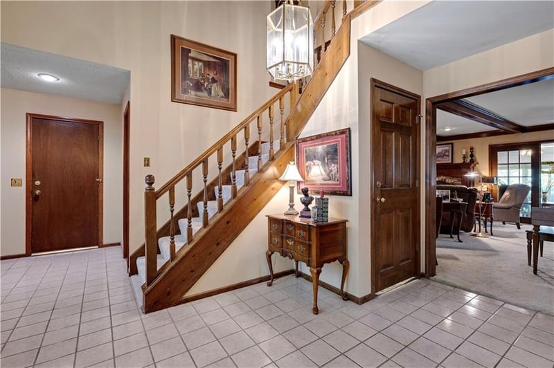 8017 W 115th Ter, Overland Park, KS 66210
