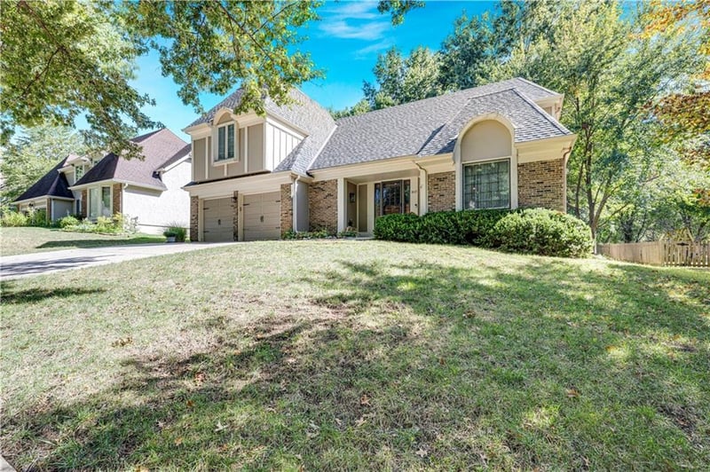 8017 W 115th Ter, Overland Park, KS 66210