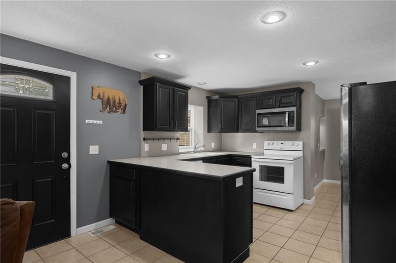 3325 Locust St, St Joseph, MO 64501