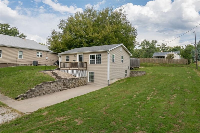 3325 Locust St, St Joseph, MO 64501
