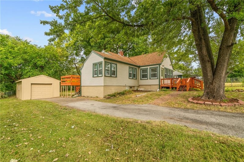 2022 S Hardy Ave, Independence, MO 64055