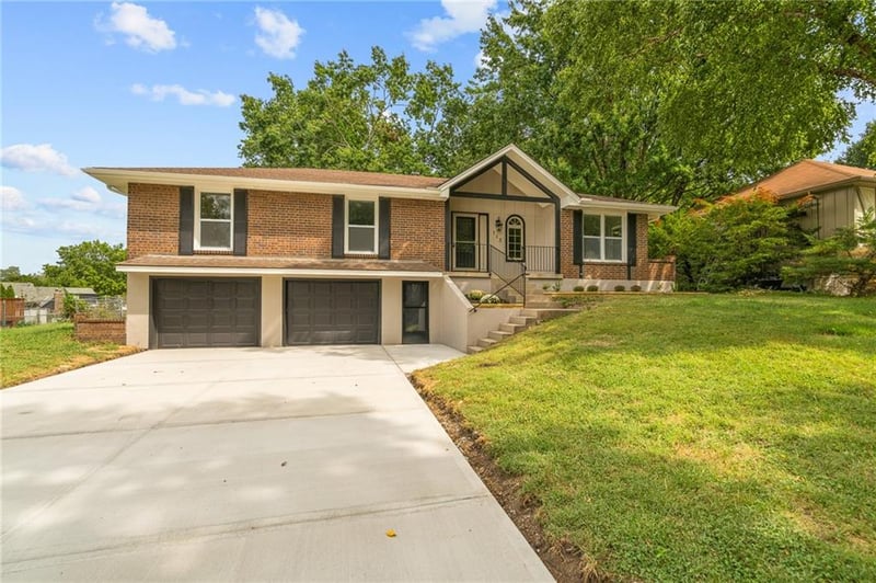 113 SW Concord Ct, Blue Springs, MO 64014
