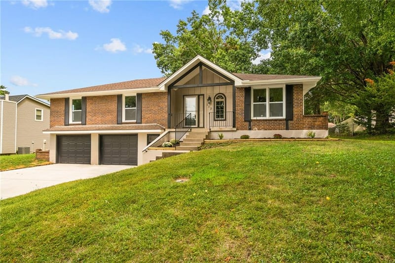 113 SW Concord Ct, Blue Springs, MO 64014