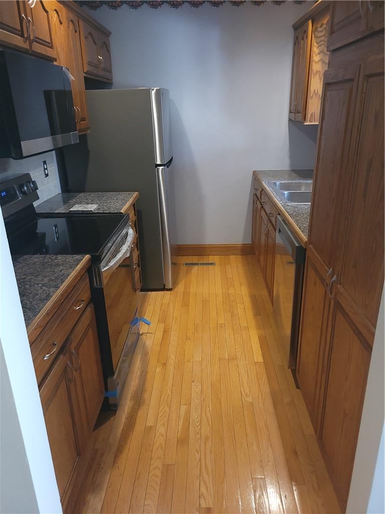 10933 Gillette St, Overland Park, KS 66210