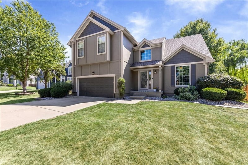 15247 S Roth Dr, Olathe, KS 66062