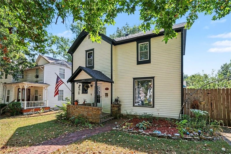 303 E Wea St, Paola, KS 66071