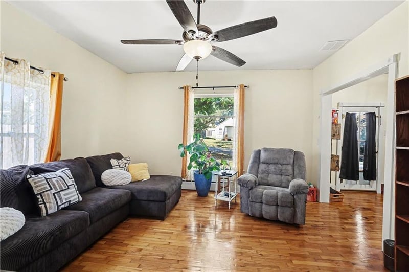 303 E Wea St, Paola, KS 66071