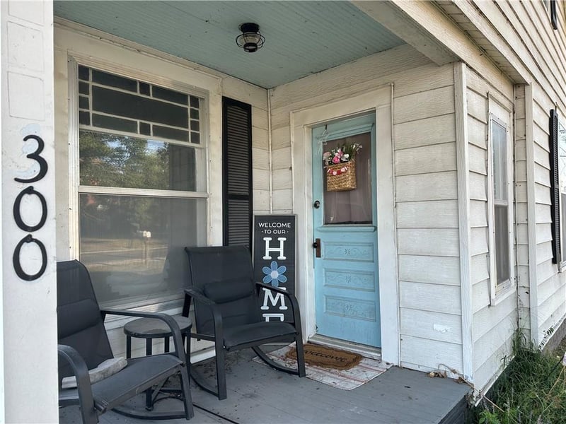300 NE 1st St, Hardin, MO 64035