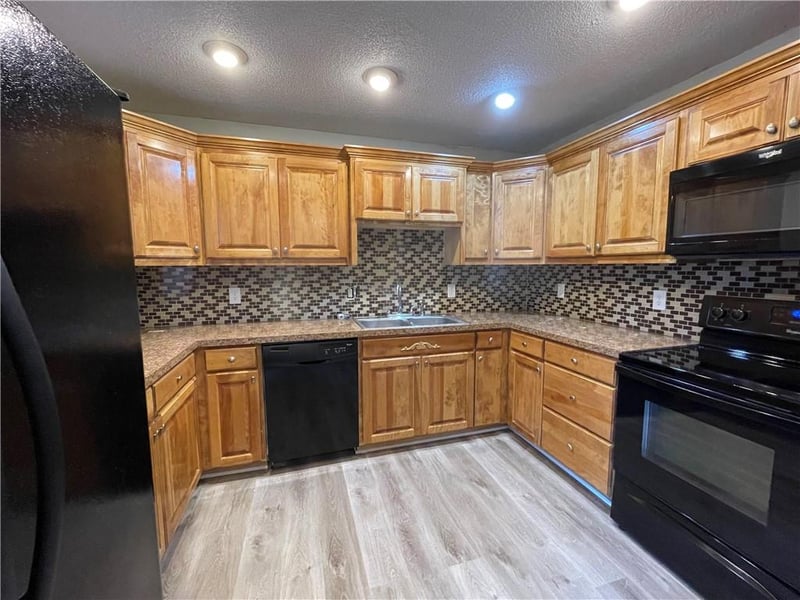 18904 E Arrowhead Dr, Independence, MO 64056