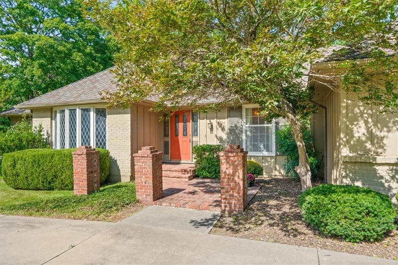 8124 Granada Rd, Prairie Village, KS 66208