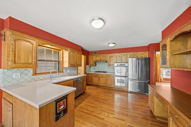 8124 Granada Rd, Prairie Village, KS 66208