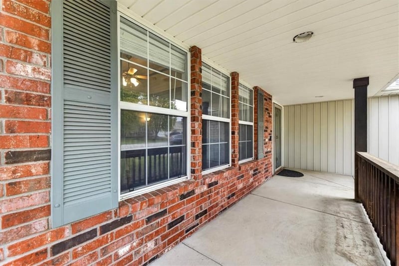 507 SW Cross Creek Dr, Grain Valley, MO 64029