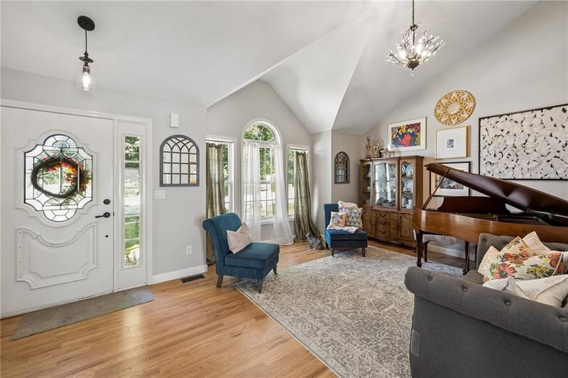 819 NE 116th Ter, Kansas City, MO 64155