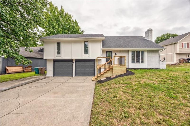 1105 Brookside Pl, Raymore, MO 64083