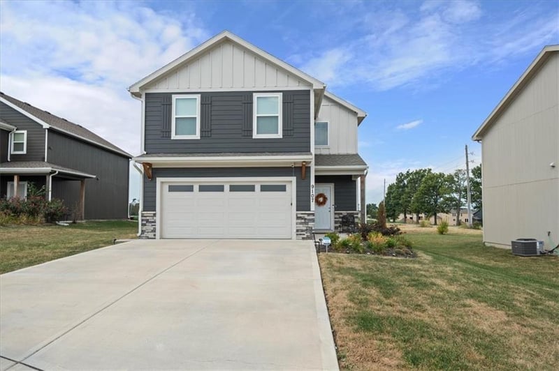 9107 SW 2nd St, Blue Springs, MO 64064