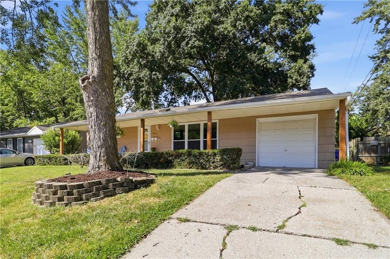 5914 N Park Ave, Gladstone, MO 64118