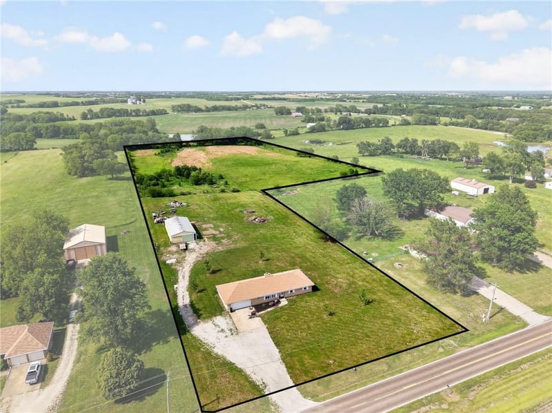 8520 SW Z Hw, Trimble, MO 64492