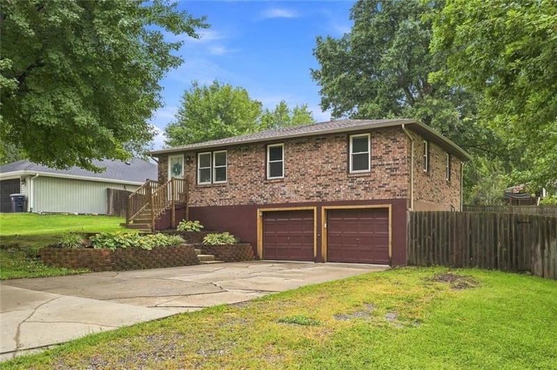 10728 N Walnut St, Kansas City, MO 64155