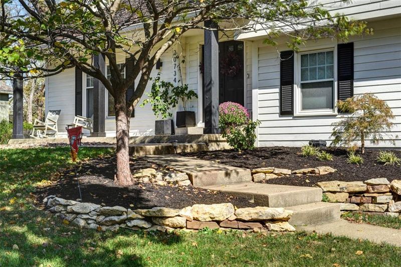 20734 Pebble Ln, Lenexa, KS 66220