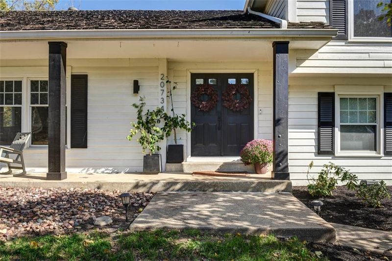 20734 Pebble Ln, Lenexa, KS 66220