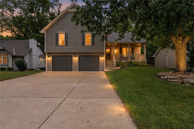 1517 NE Deer Ct, Lee's Summit, MO 64086