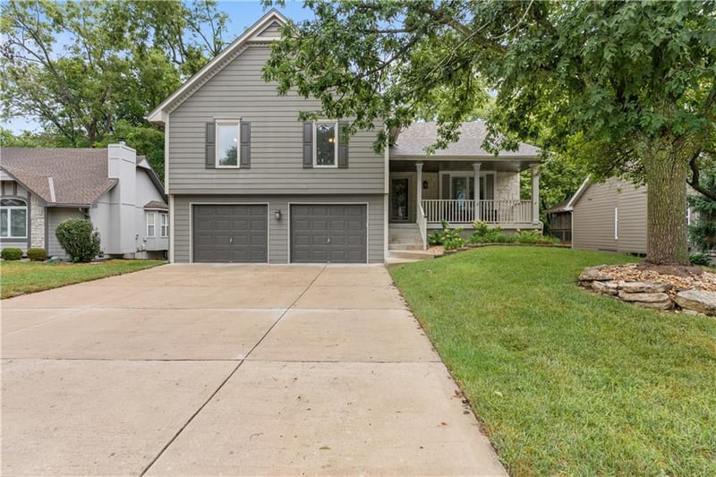 1517 NE Deer Ct, Lee's Summit, MO 64086