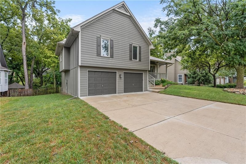 1517 NE Deer Ct, Lee's Summit, MO 64086
