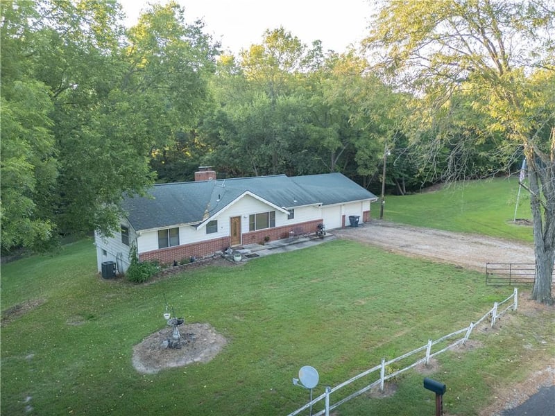 8400 S Harris Potts Rd, Oak Grove, MO 64075