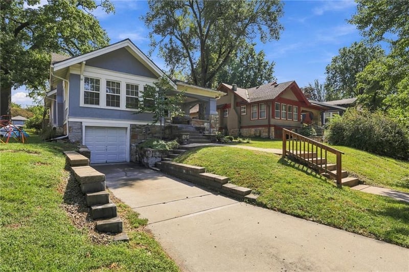 5615 Charlotte St, Kansas City, MO 64110
