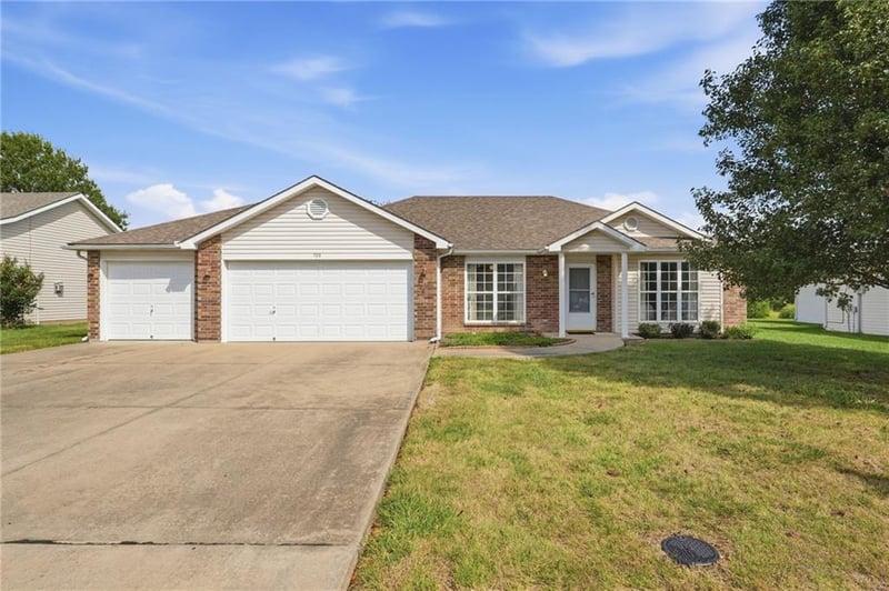 728 Country Ln, Raymore, MO 64083