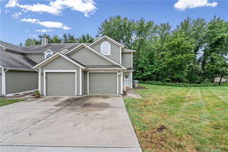 6066 NE Moonstone Dr, Lee's Summit, MO 64064
