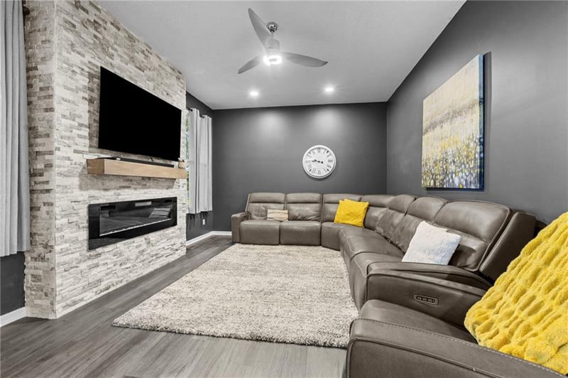 2 Fairview Dr, Ottawa, KS 66067