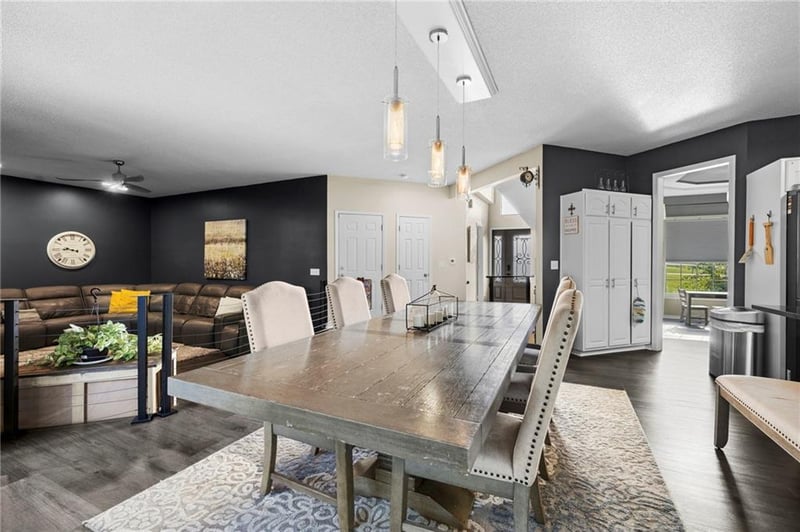 2 Fairview Dr, Ottawa, KS 66067
