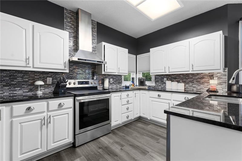 2 Fairview Dr, Ottawa, KS 66067