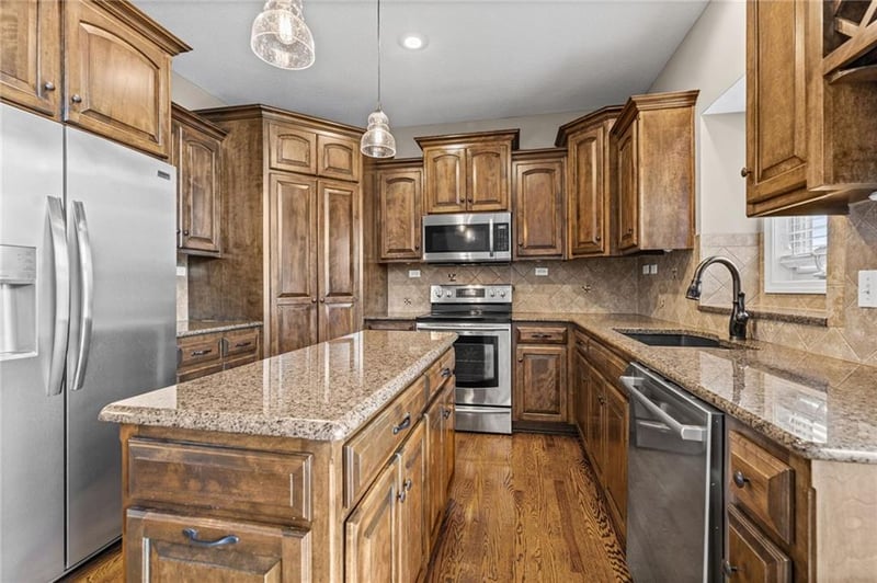 10200 NE 102nd St, Kansas City, MO 64157